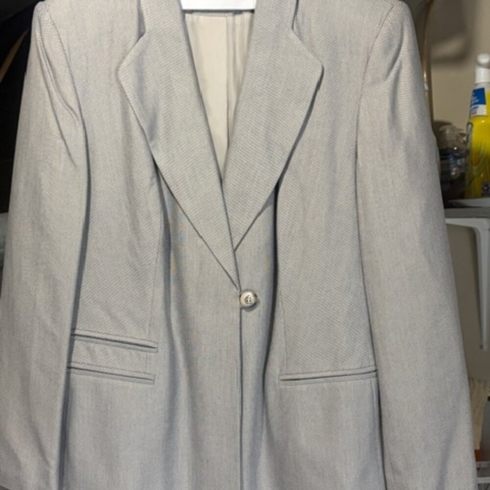 WOMEN'S BLACK/WHITE SUIT - BLAZER AND SKIRT - 16W - DRESSBARN WOMAN